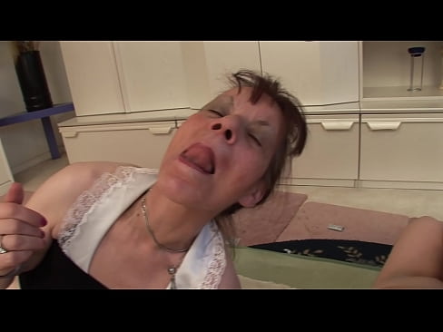 ❤️ Deux grands-mères et un grand-père font une partie à trois ☑ Vidéo de baise at us ❌❤