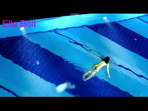 ❤️ Je ne peux pas m'arrêter de regarder, jeune blonde prise en train de nager nue dans la piscine de la station ELLA BOLT. ☑ Vidéo de baise at us ❌❤