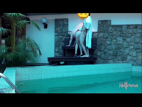 ❤️ Le patron invite la femme de chambre à la piscine, mais n'a pas pu résister à une chaude ☑ Vidéo de baise at us ❌❤