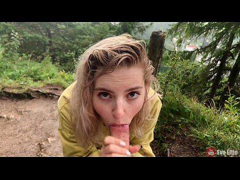 ❤️ Une fille avale du sperme après une fellation publique - Eva Elfi ☑ Vidéo de baise at us ❌❤