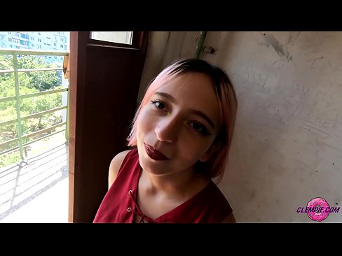 ❤️ Une étudiante sensuelle suce un étranger dans l'Outback - sperme sur son visage ☑ Vidéo de baise at us ❌❤
